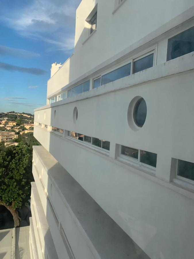 Elegant Studio Et Parking Dans Batiment Historique Saint-Tropez Buitenkant foto
