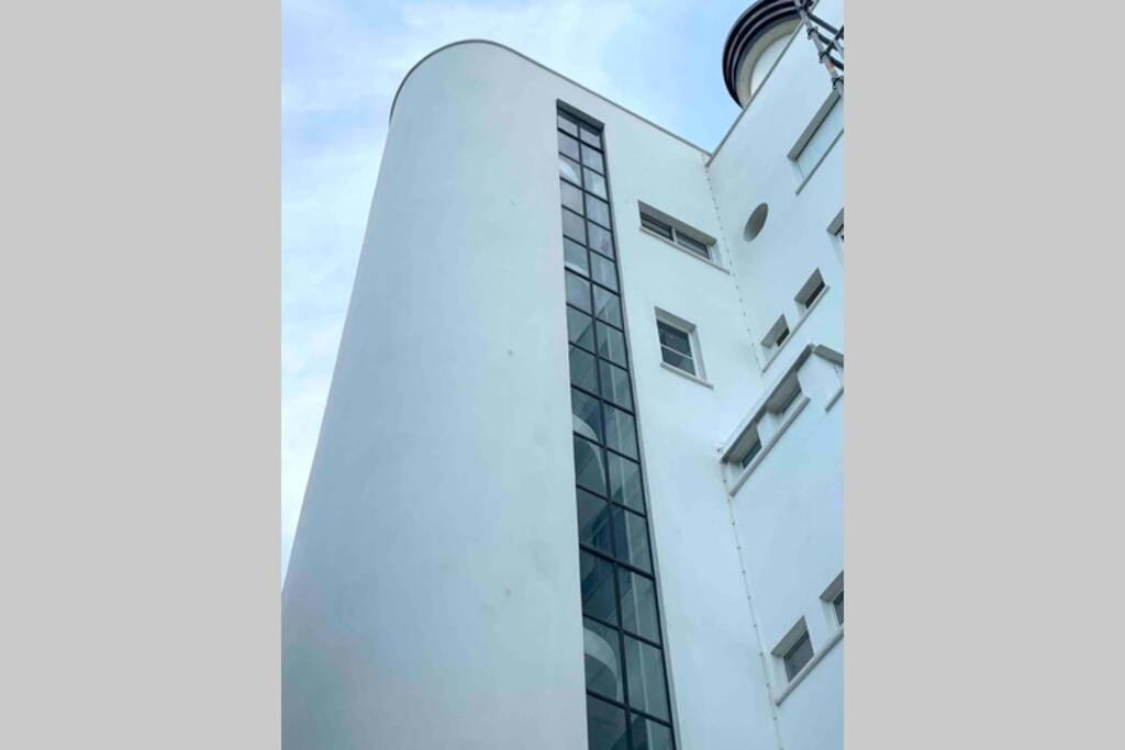 Elegant Studio Et Parking Dans Batiment Historique Saint-Tropez Buitenkant foto
