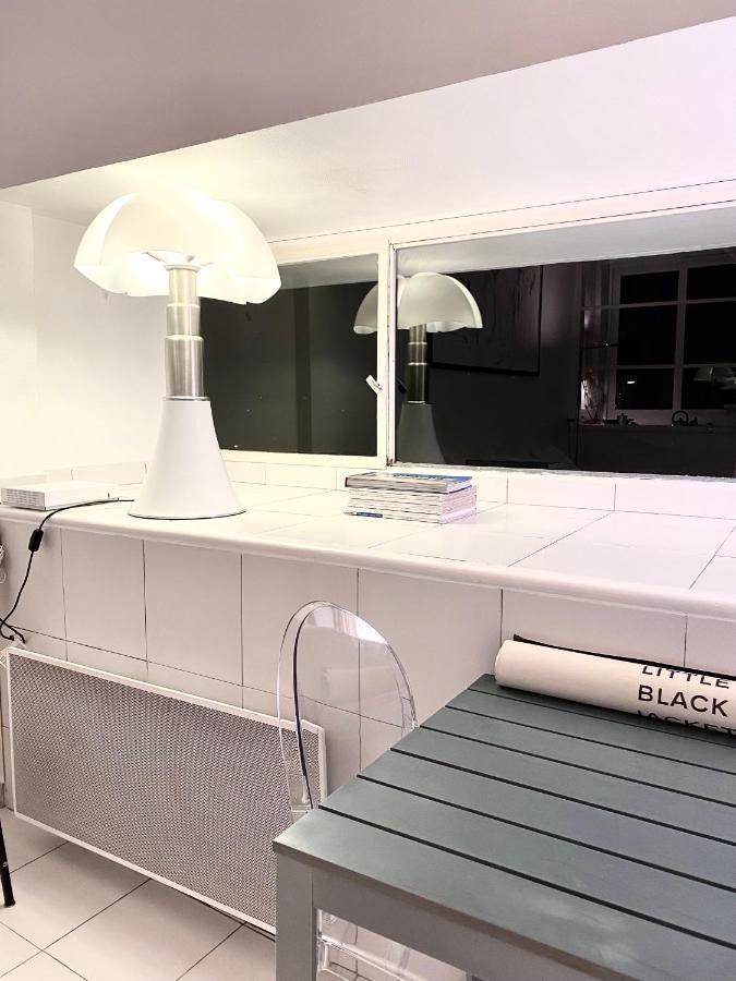 Elegant Studio Et Parking Dans Batiment Historique Saint-Tropez Buitenkant foto