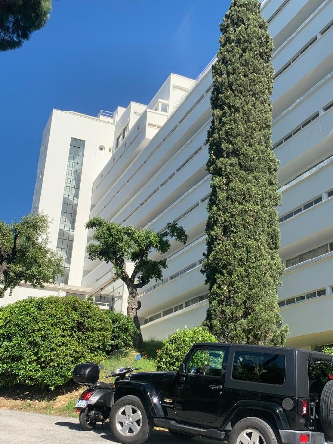 Elegant Studio Et Parking Dans Batiment Historique Saint-Tropez Buitenkant foto